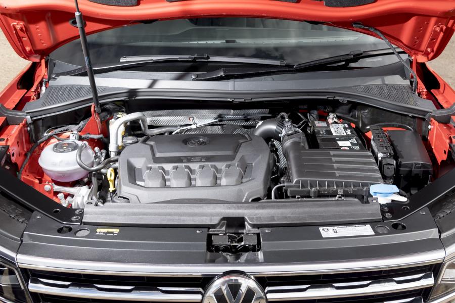 Моторный отсек Volkswagen Tiguan 2016 года  (UK) (фото 4 из 40)